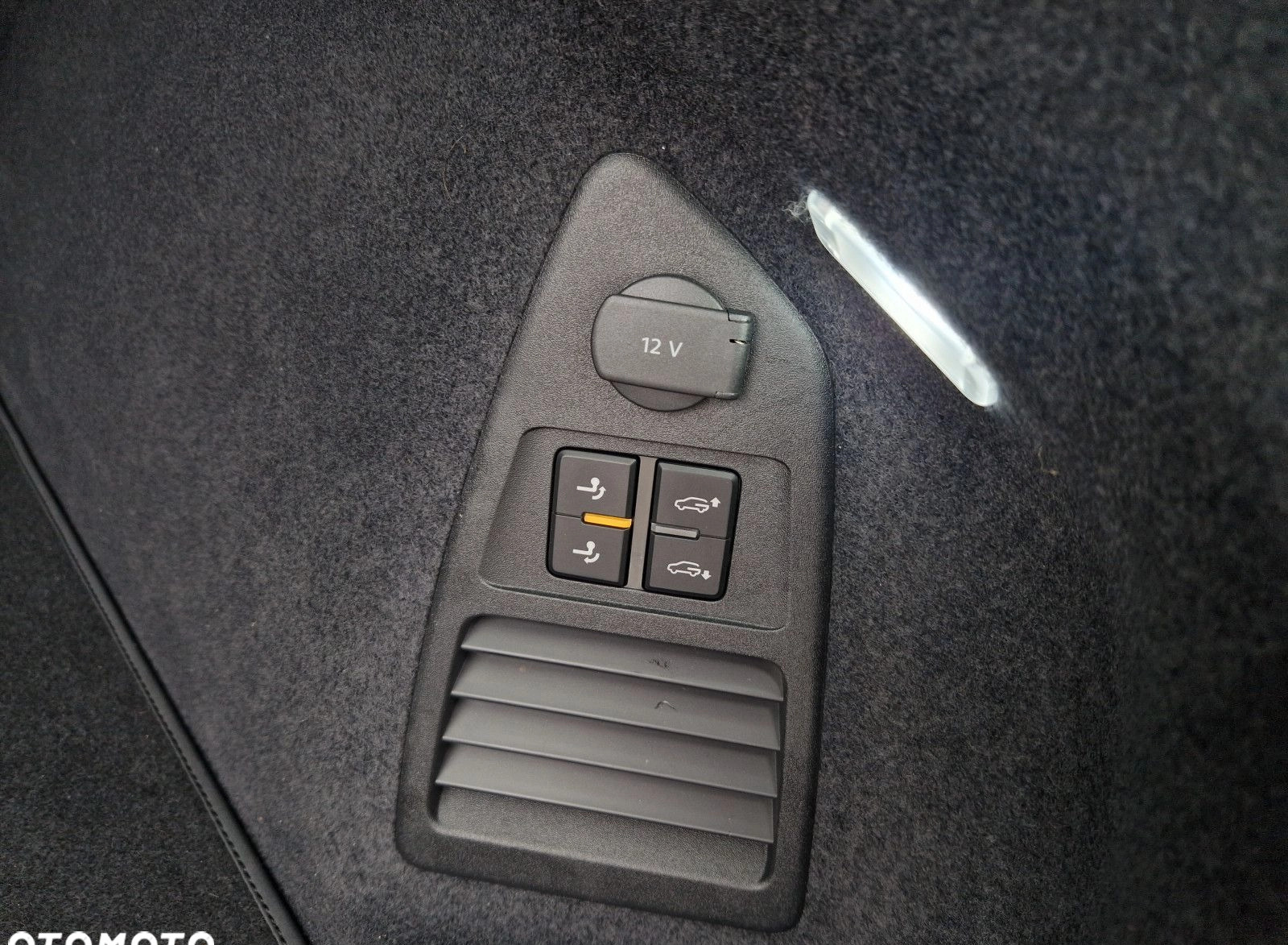 Volkswagen Touareg cena 393000 przebieg: 1900, rok produkcji 2023 z Oborniki Śląskie małe 562